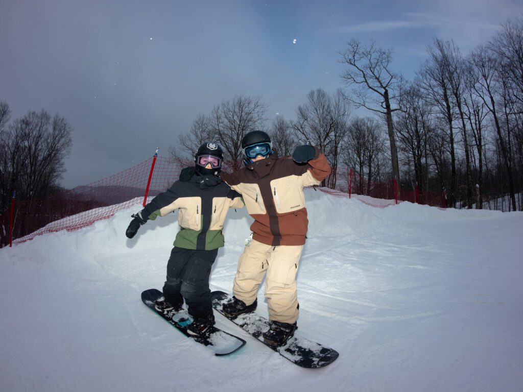 IMG_5302 Jeunes en snowboard au sommet saint-sauveur